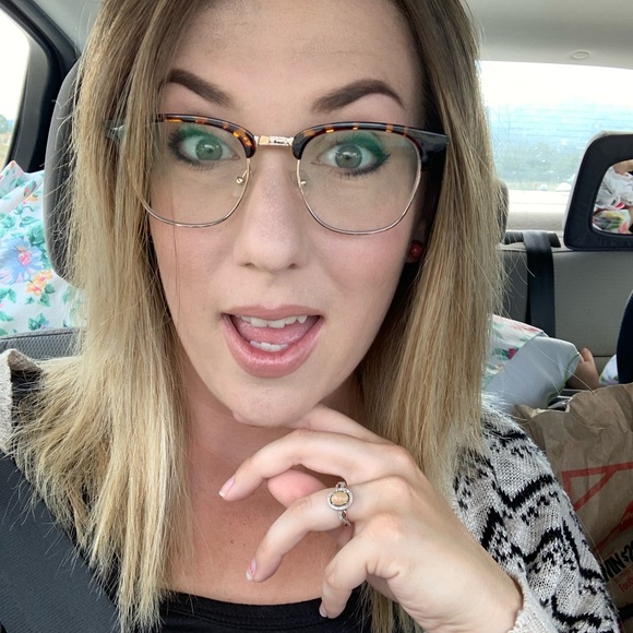 Meet your Posher, Angela - Picture 1 of 3